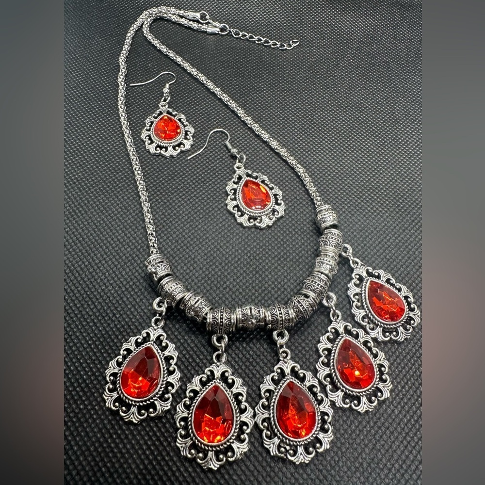💎❤️STUNNING Vintage Silver Tone & Vermillion Dangle Necklace Earrings 💎❤️ - Picture 8 of 16